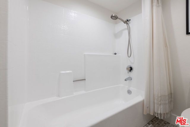 5500 Owensmouth Avenue 328, Woodland Hills (los Angeles), CA 91367