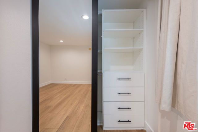 5500 Owensmouth Avenue 328, Woodland Hills (los Angeles), CA 91367