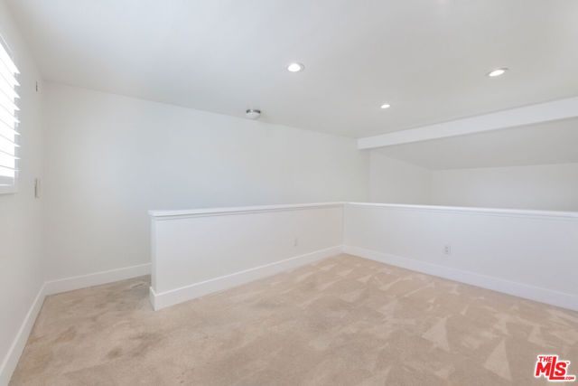 5500 Owensmouth Avenue 328, Woodland Hills (los Angeles), CA 91367