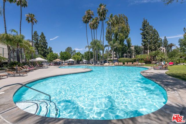 5500 Owensmouth Avenue 328, Woodland Hills (los Angeles), CA 91367