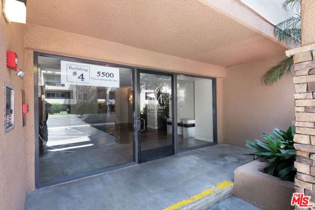 5500 Owensmouth Avenue 328, Woodland Hills (los Angeles), CA 91367