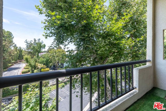 5500 Owensmouth Avenue 328, Woodland Hills (los Angeles), CA 91367