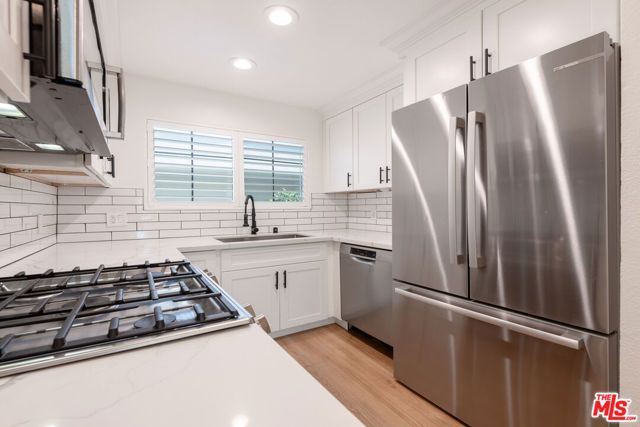 5500 Owensmouth Avenue 328, Woodland Hills (los Angeles), CA 91367