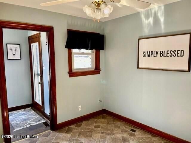 3664 Kahlert Ave, Louisville, KY 40215