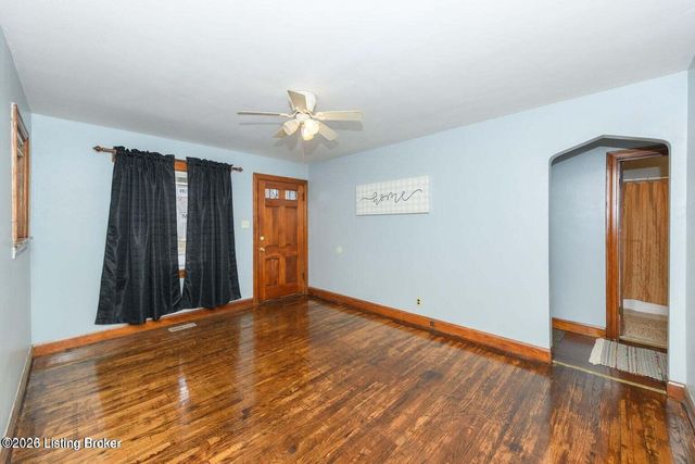 3664 Kahlert Ave, Louisville, KY 40215