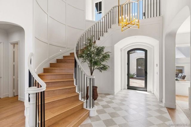 8164 Pale Moon, San Diego, CA 92127