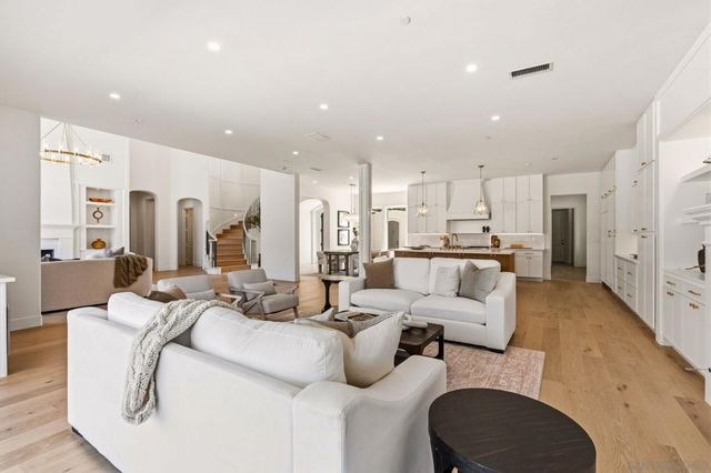 8164 Pale Moon, San Diego, CA 92127