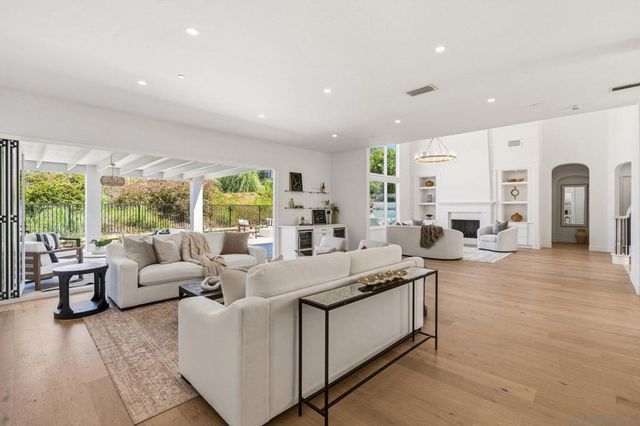 8164 Pale Moon, San Diego, CA 92127