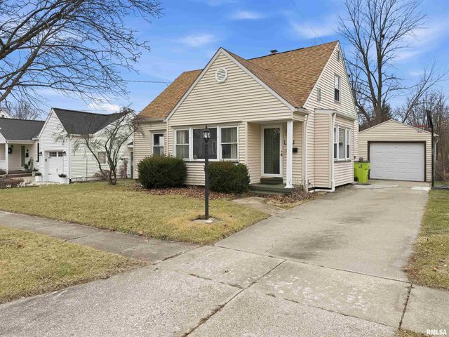 215 COURT Drive, Washington, IL 61571