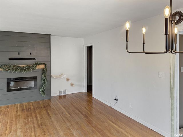 215 COURT Drive, Washington, IL 61571