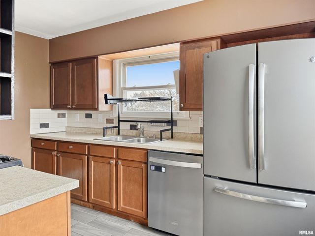 215 COURT Drive, Washington, IL 61571