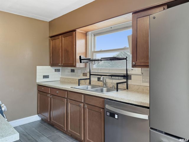 215 COURT Drive, Washington, IL 61571