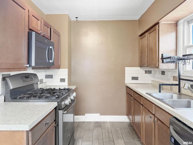 215 COURT Drive, Washington, IL 61571