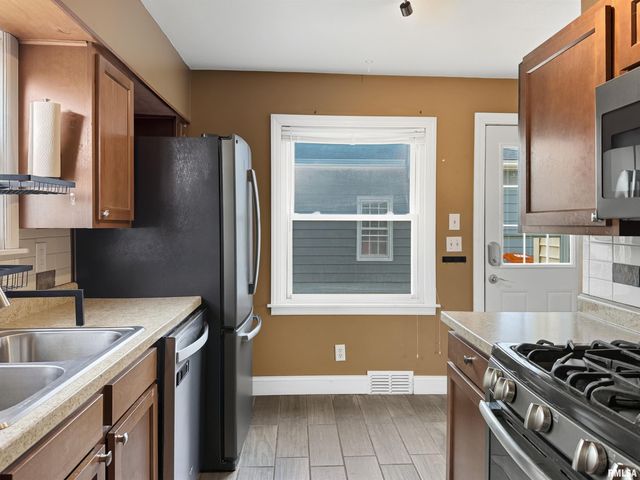 215 COURT Drive, Washington, IL 61571