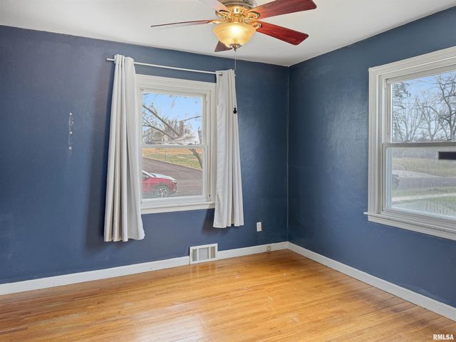 215 COURT Drive, Washington, IL 61571