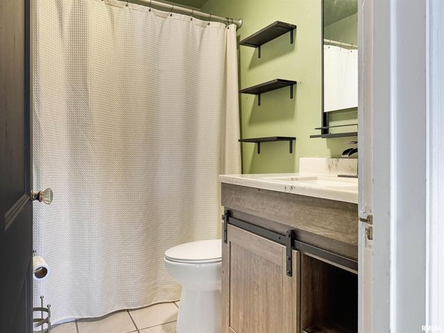 215 COURT Drive, Washington, IL 61571