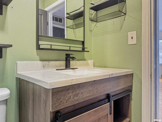 215 COURT Drive, Washington, IL 61571