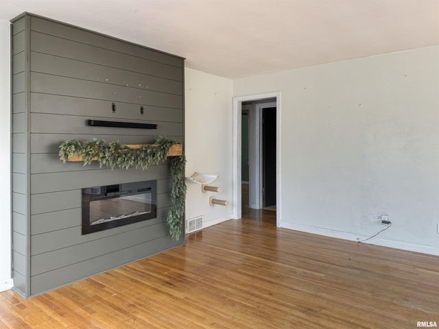 215 COURT Drive, Washington, IL 61571