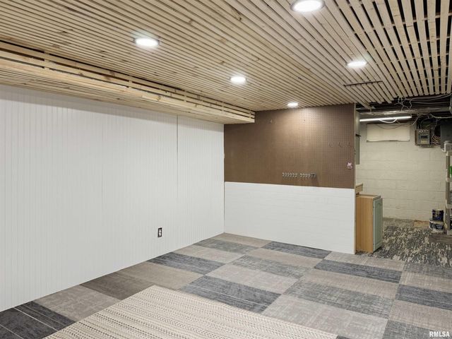 215 COURT Drive, Washington, IL 61571