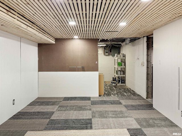 215 COURT Drive, Washington, IL 61571