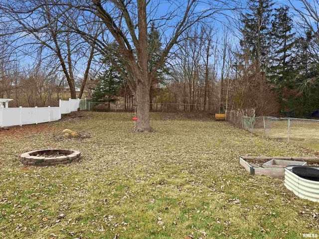 215 COURT Drive, Washington, IL 61571