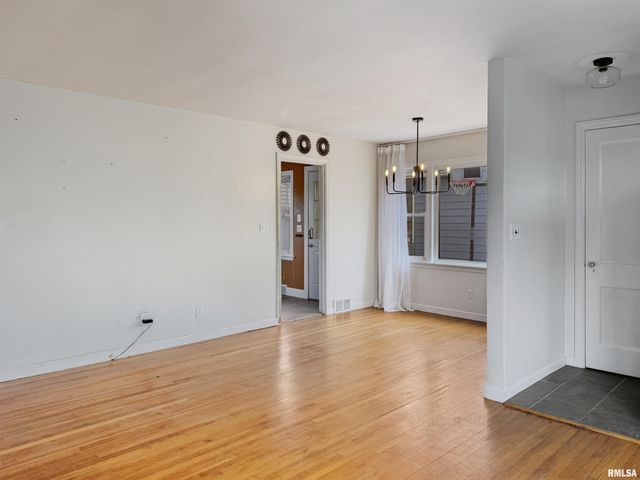 215 COURT Drive, Washington, IL 61571