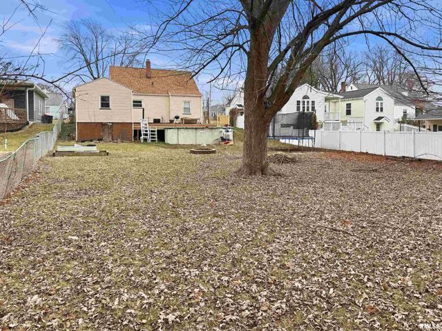 215 COURT Drive, Washington, IL 61571