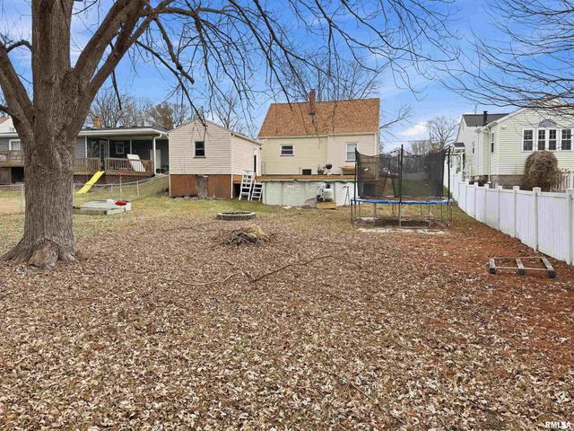 215 COURT Drive, Washington, IL 61571