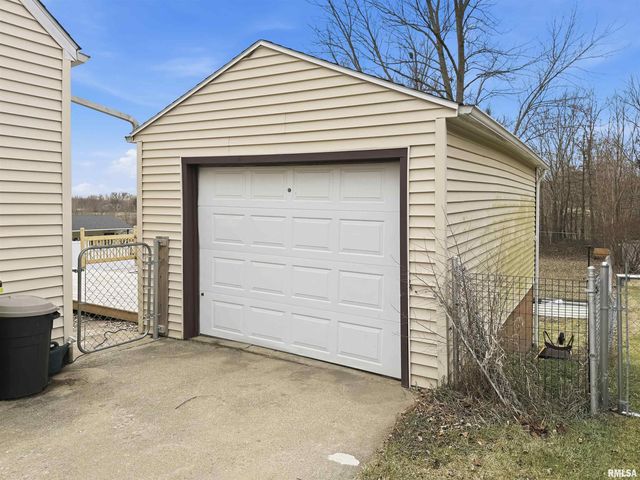 215 COURT Drive, Washington, IL 61571