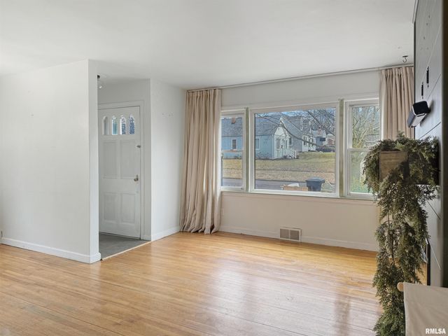 215 COURT Drive, Washington, IL 61571