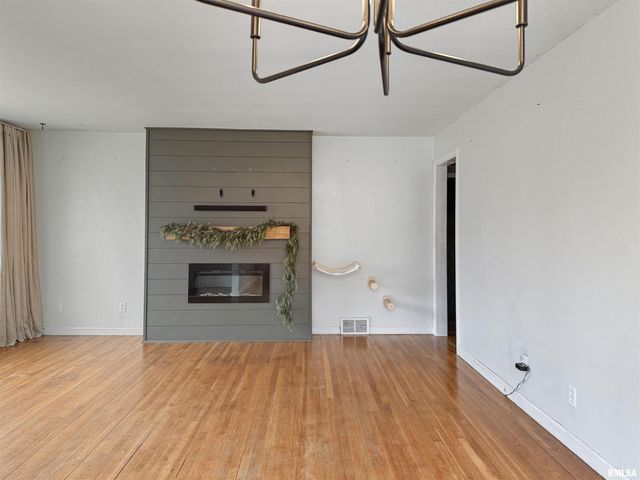 215 COURT Drive, Washington, IL 61571