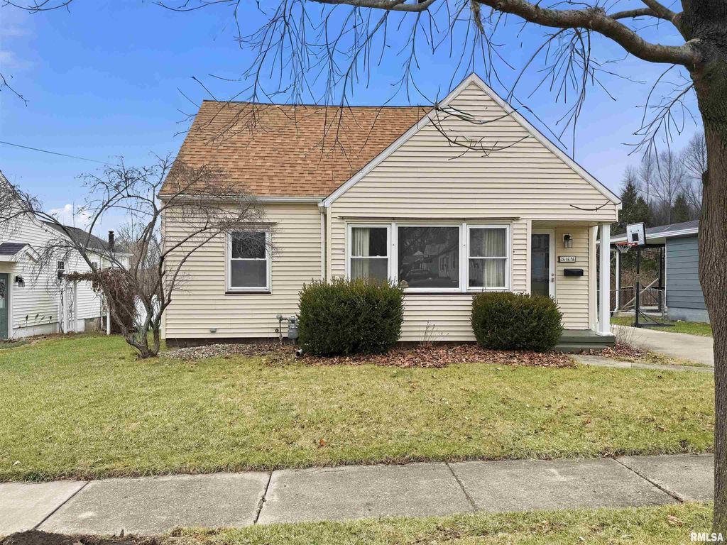 215 COURT Drive, Washington, IL 61571