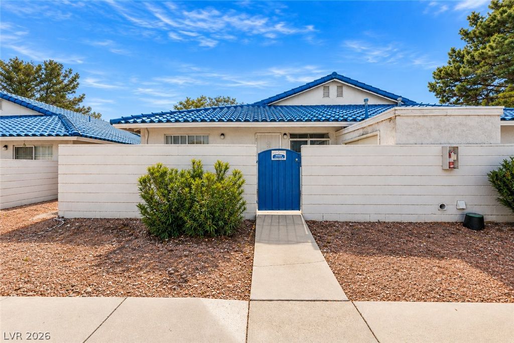 2132 Chertsey Drive B, Las Vegas, NV 89108