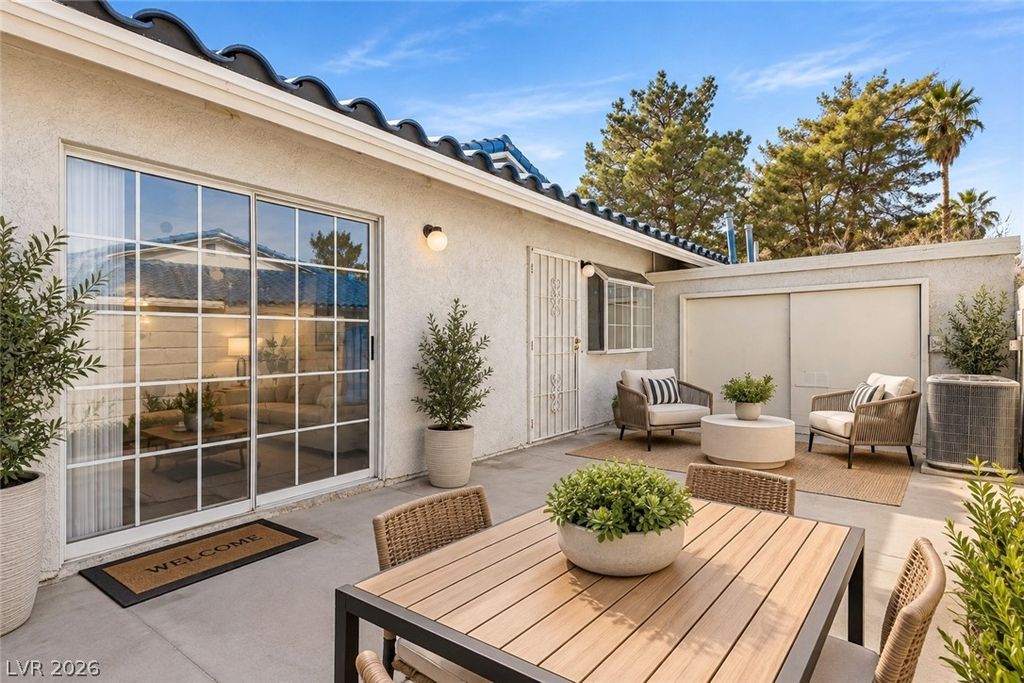 2132 Chertsey Drive B, Las Vegas, NV 89108 — photo 2