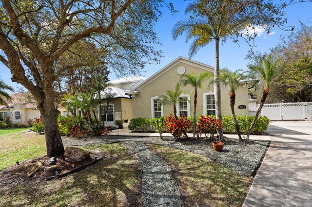 2704 Serenity Circle N, Fort Pierce, FL 34981