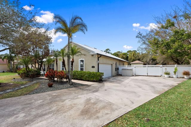 2704 Serenity Circle N, Fort Pierce, FL 34981