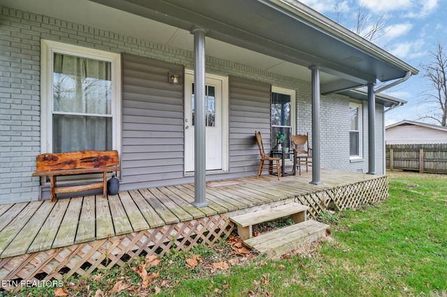 1016 W Hill Rd, Jamestown, TN 38556