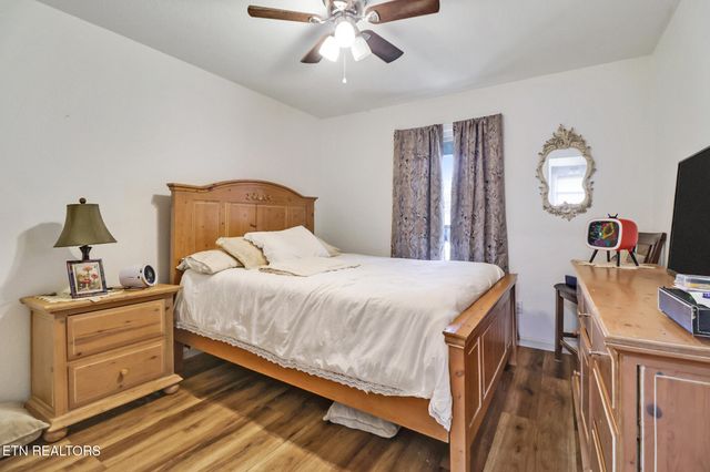 1016 W Hill Rd, Jamestown, TN 38556