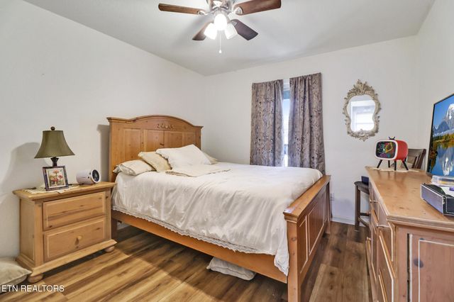 1016 W Hill Rd, Jamestown, TN 38556