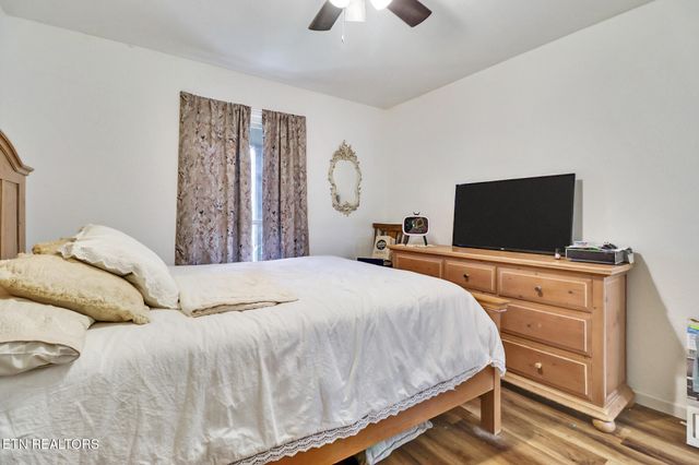 1016 W Hill Rd, Jamestown, TN 38556