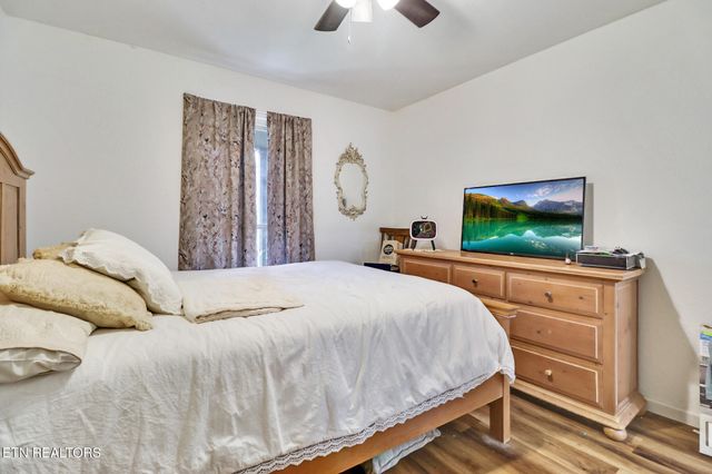 1016 W Hill Rd, Jamestown, TN 38556