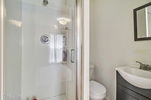 1016 W Hill Rd, Jamestown, TN 38556