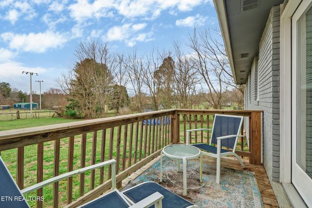 1016 W Hill Rd, Jamestown, TN 38556