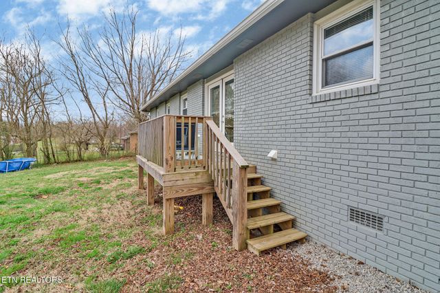 1016 W Hill Rd, Jamestown, TN 38556