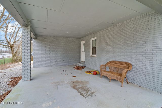 1016 W Hill Rd, Jamestown, TN 38556