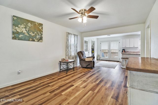 1016 W Hill Rd, Jamestown, TN 38556