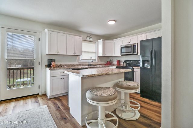 1016 W Hill Rd, Jamestown, TN 38556