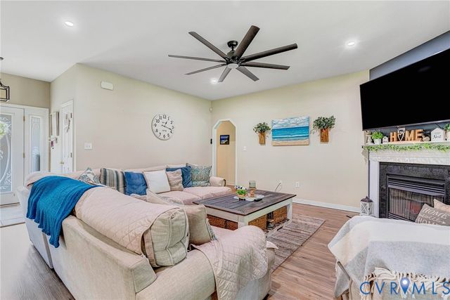 3860 Willow Creek Dr, Disputanta, VA 23842