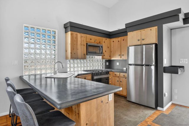 2143 Deerpark Dr, San Diego, CA 92110