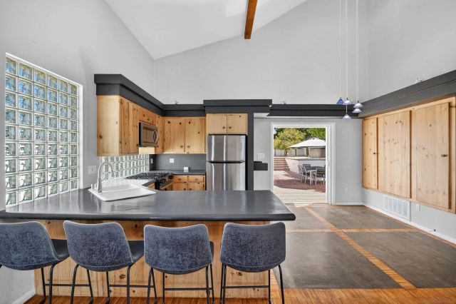 2143 Deerpark Dr, San Diego, CA 92110